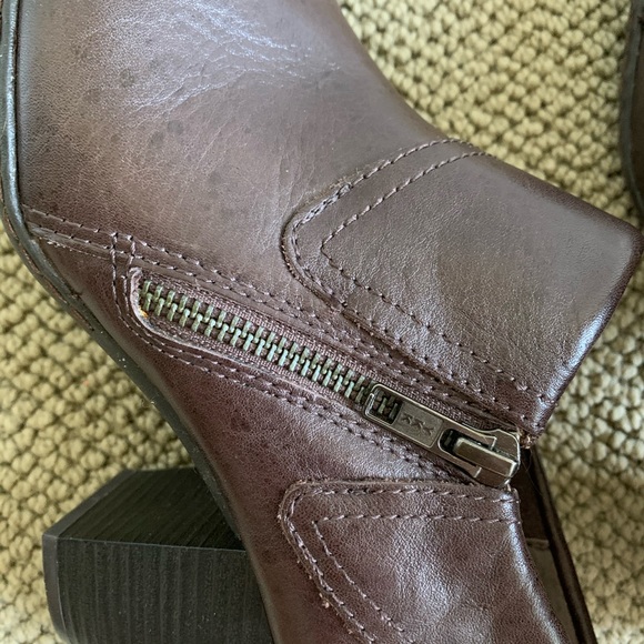 Brown leather booties - Picture 5 of 5